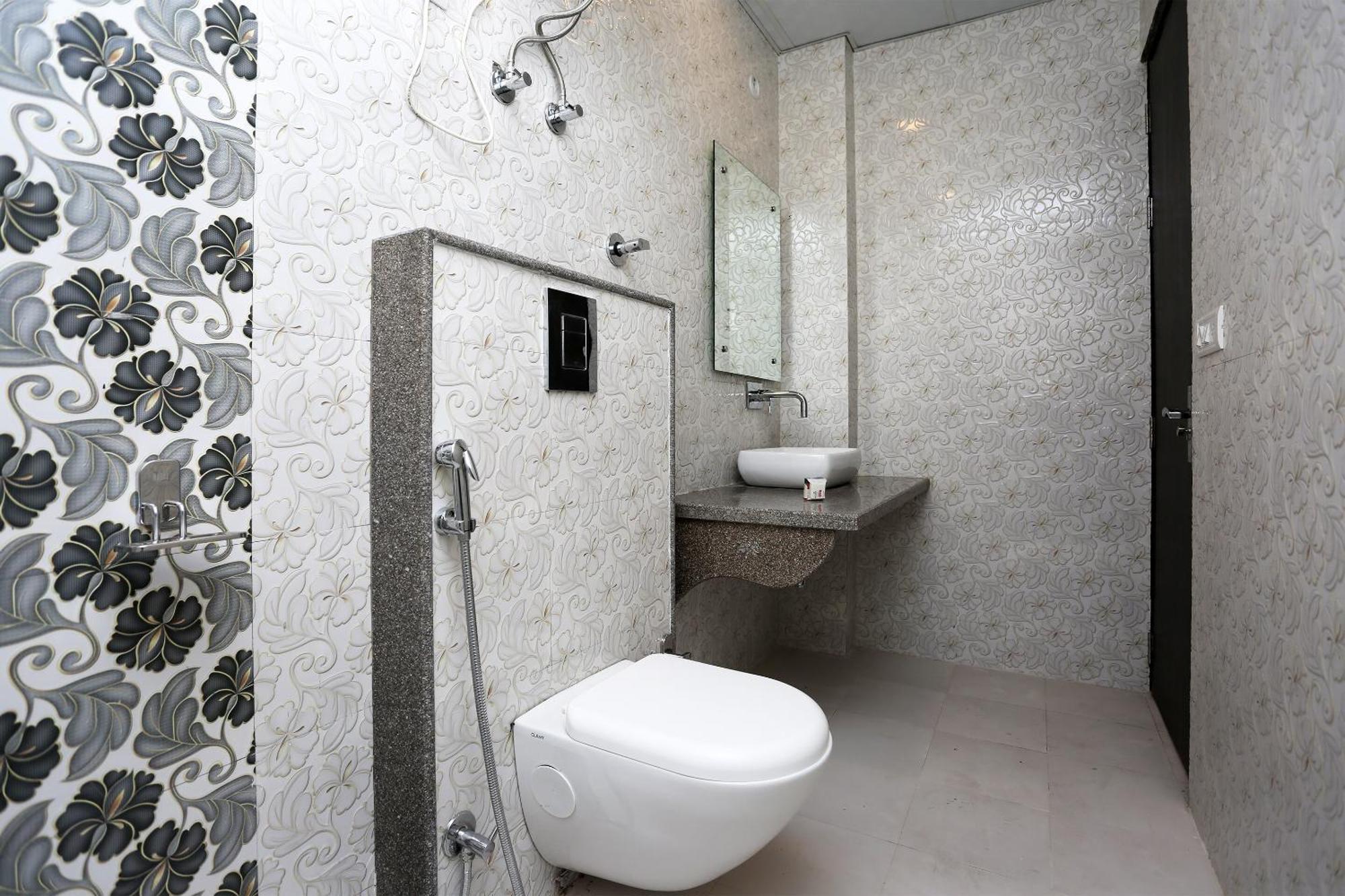 Hotel O M Suites Нью-Дели Экстерьер фото