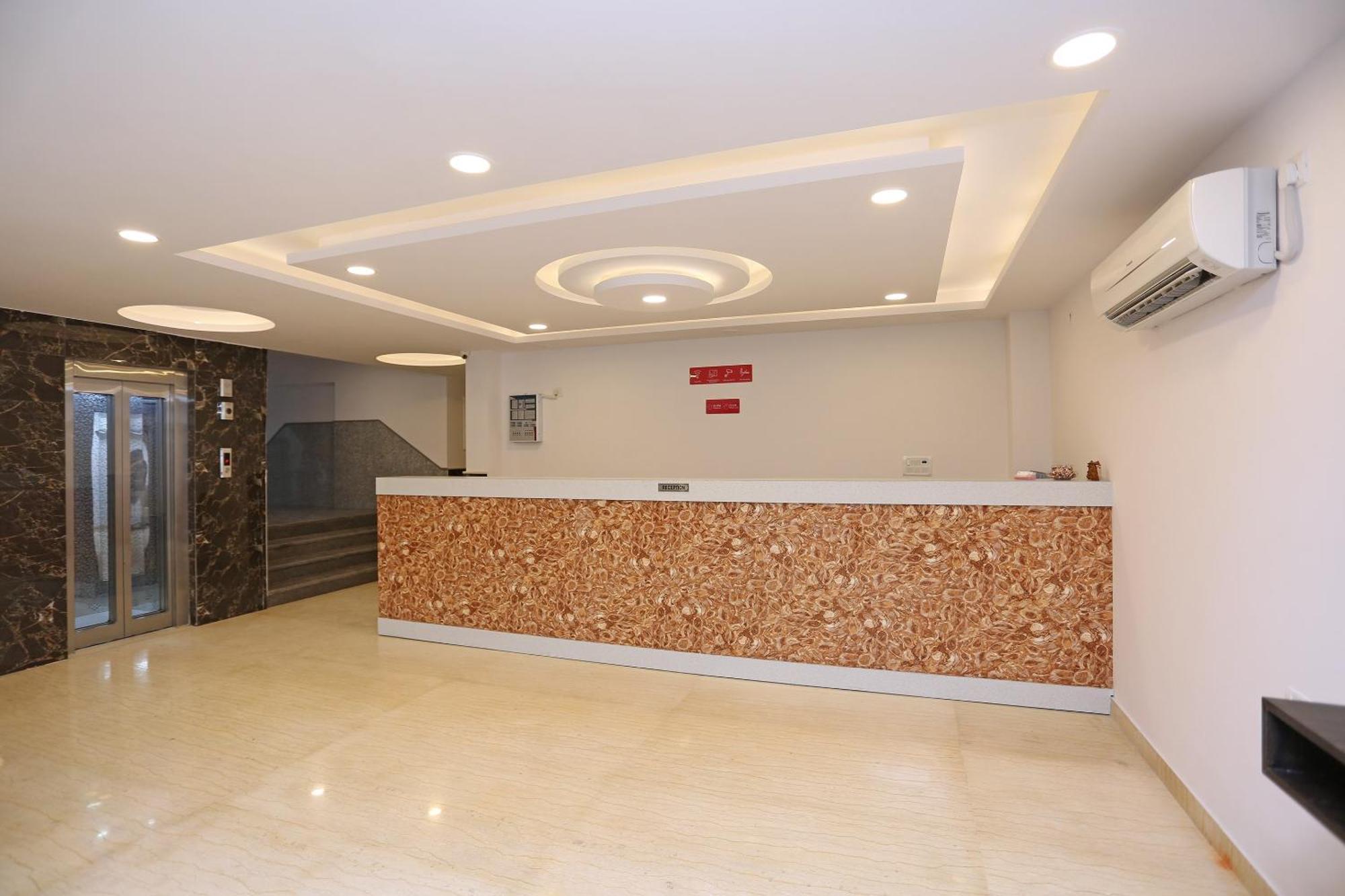 Hotel O M Suites Нью-Дели Экстерьер фото