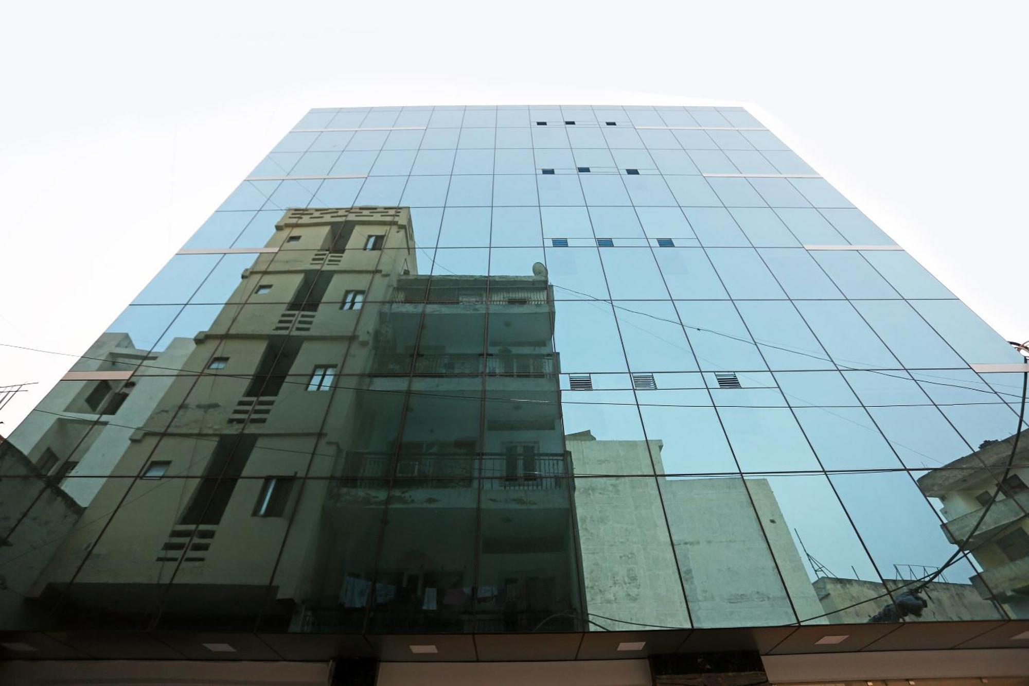 Hotel O M Suites Нью-Дели Экстерьер фото